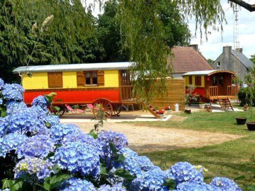 La Cle Des Roulottes Hotel Pluvigner ภายนอก รูปภาพ
