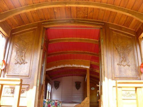 La Cle Des Roulottes Hotel Pluvigner ภายนอก รูปภาพ