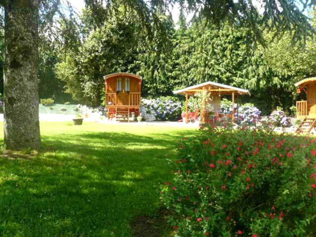 La Cle Des Roulottes Hotel Pluvigner ภายนอก รูปภาพ